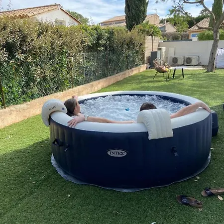 Apparement Moderne Avec Jardin Et Jacuzzi Apartman Fréjus
