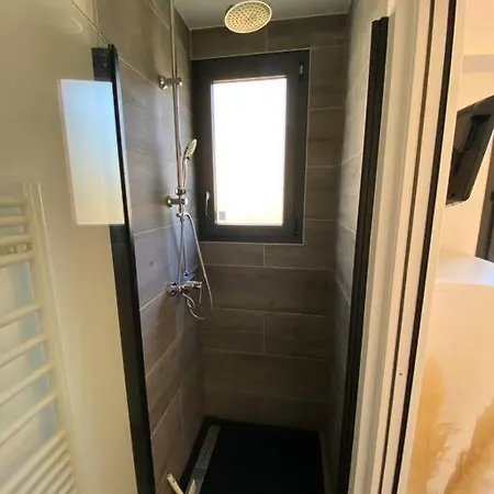 Apparement Moderne Avec Jardin Et Jacuzzi