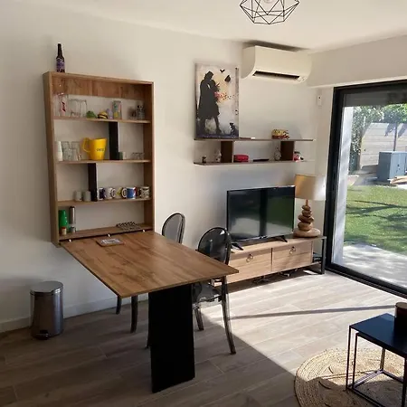 Apparement Moderne Avec Jardin Et Jacuzzi 아파트 *
